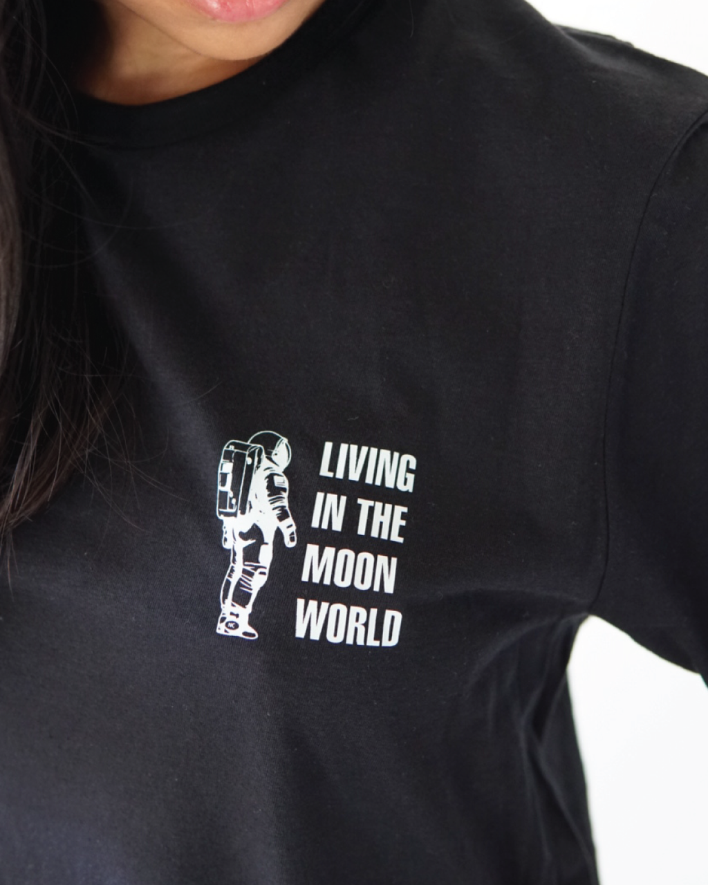 Morando No Mundo da Lua T-Shirt