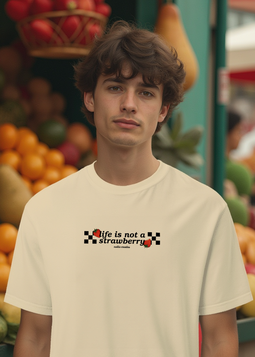 A Vida Não É Um Morango T-Shirt